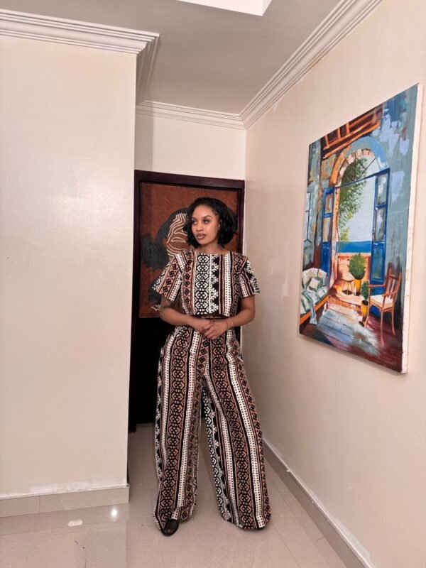 M21Chitenge / Ankara material  Non stretch  plus size  Check SIZE GUIDE before purchasing  Tall girl friendly  Locally made in Zambia with love  Model picture wearing MEDIUM